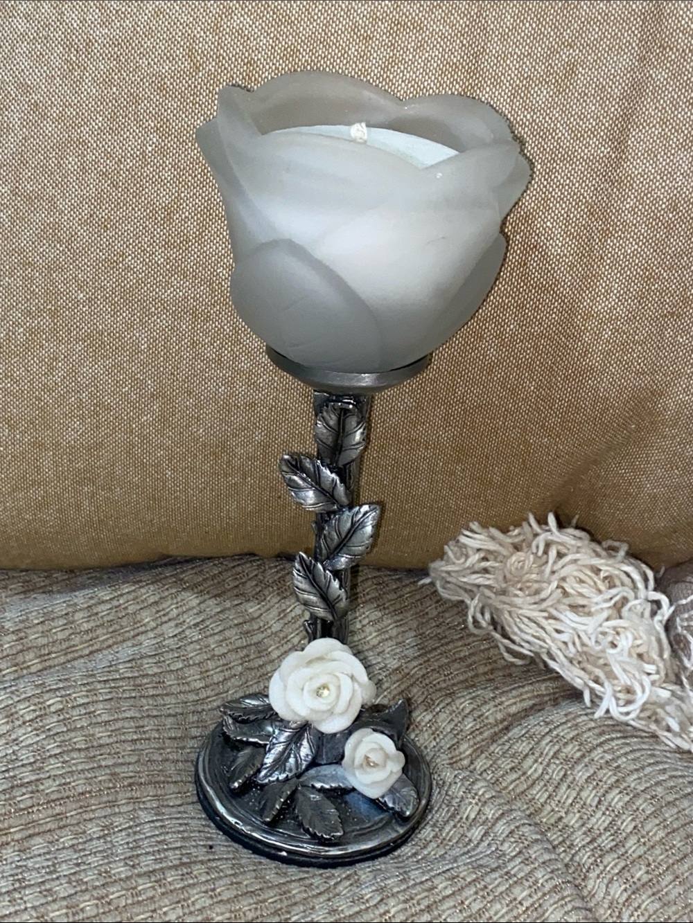 🩶🤍🩶NWT Vintage Pewter White Rose Candle Holder w/Roses & Leaves